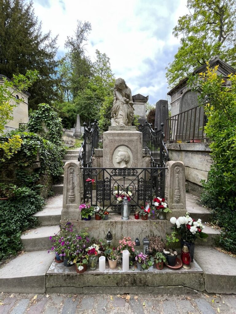 Canal Saint-Martin Park Buttes-Chaumont Friedhof Pere Lachaise