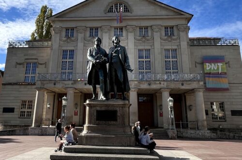 Weimar Theaterplatz Goethe Schiller Denkmal