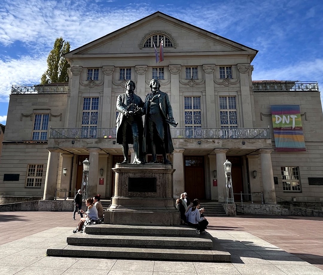 Weimar Theaterplatz Goethe Schiller Denkmal
