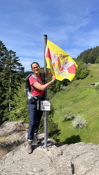 Annette Agnello beim Wandern am Paradiesfelsen